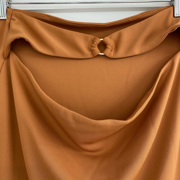 NOT YOURS TO KEEP NWOT brown skirt with open low back area. Size Small Brown - Picture 3 of 4